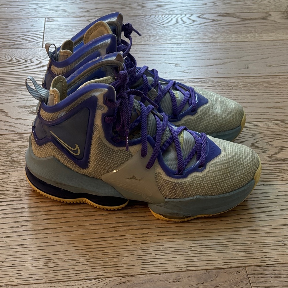 Nike LeBron 19 GS ‘Easter’ Size 7Y
